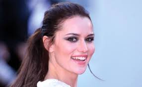 4 kardeşli bir ailede büyüyen fahriye evcen eğitim. Fahri Evcen Kimdir Kac Yasindadir Fahriye Evcen Hamile Mi