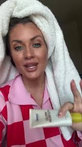 Kristi Loiselle's Instagram, Twitter & Facebook