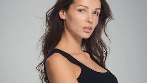 GNTM-Kandidatin Lisa offenbart: "Ich bin eine trans Frau"