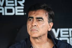 Quinteros especula ficar no Vélez e surpreende o Santos