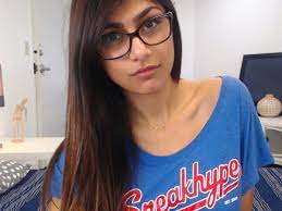 She began acting in pornography in october 2014, becoming the most viewed performer on pornhub in two months. Arnab Goswami Asks Who Is Mia Khalifa Panelist On His Show Calls Her A Kisaan