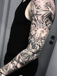 The beautiful colour combination with the dark shades blends quite well. 20 Best Clock Tattoos For Men In 2021 The Trend Spotter