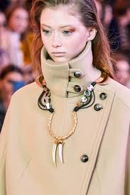 Chloe Fall 2019 Details Vogue Collares Confeccion