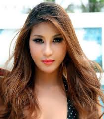 Model Seksi Filipina Diborgol dan Kepala Dihantam ke Dinding oleh Suami