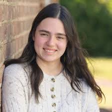 Alexandra Lalli's Instagram, Twitter & Facebook