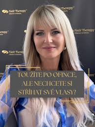 Toužíte po ofince, ale nechcete si stříhat vlasy? Máme pro vás řešení! 🤩  Topper IVA z pravých vlasů vám během pár vteřin vykouzlí přirozenou ofinku  i objem, aniž byste museli zasahovat do vlastních ...