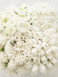 Lo stile divenuto negli anni inconfondibile è ancora quello di raimondo bianchi. Things That Sparkle Composizioni Di Fiori Bianchi Fiori Bianchi Bouquet Matrimonio