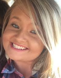 Elisa Moore's Instagram, Twitter & Facebook