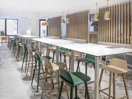 L Oreal Divisions Selectives Offices By Maison Sarah Lavoine Mobilitis Paris France R Office Interior Design Restaurant Interior Small Restaurant Design