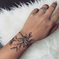 15 Idees De Tatouages Pour L Avant Bras Tatouage Avant Bras Tatouage Poignet Modele Tatouage