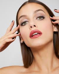 LE ROUGE À LÈVRES FINI SATINÉ tiene una colección de tonos icónicos 🍇 ·  Victoria · Adele · Claire · Jessica · Olivia · Marion ¿Cuál eliges tú? Te  leemos 👇🏻 #1944Paris #MaquillajeProfesional #MadeInFrance #LabialLuminoso