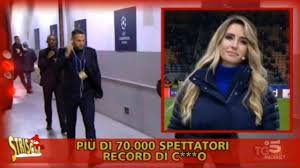 Giorgia rossi nasce il 5 giugno del 1987 a roma. Giorgia Rossi Gaffe Della Giornalista Al Tg5 Tapiro Striscia La Notizia Video