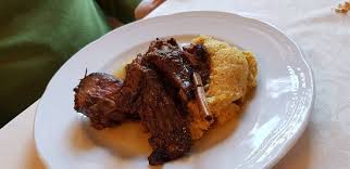 Das rezept polenta e coniglio sind geschmorte kaninchenkeulen mit rotweinsauce und polenta aus dem schweizer kanton tessin. Polenta E Coniglio Al Vino Rosso Picture Of Trattoria Del Moro Ponteranica Tripadvisor