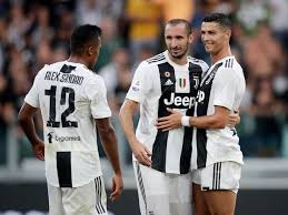 Cresce calcisticamente a livorno, insieme al fratello gemello nel giugno 2004 passa alla juventus, che lo gira subito in prestito alla fiorentina. Giorgio Chiellini Reveals He Would Have Preferred To Face Cristiano Ronaldo Ahead Of 100th Italy Cap 90min