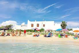 Hai scelto di trascorrere la tua vacanza in salento, preferisci essere libero da orari e avere più spazi da un alloggio al mare in salento è senza dubbio la scelta migliore! Villa Fronte Mare Sulla Spiaggia In Salento A Porto Cesareo The Puglia Immobiliare
