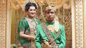 Oia.paes ageng ini tanpa alis menjangan,,maaf.krn m=klienq request alis yg biasa.next time aq bkinin video paes ageng yg pakem yaa. Waw Unik Ternyata Ini Makna Mahkota Pernikahan Yang Dipakai Pengantin Wanita Indonesia Herstory