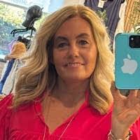 Donna Houghton's Instagram, Twitter & Facebook