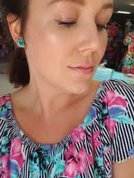 The sun lightens up my beauty ❤️❤️ My skin is glowing.. What state did you  see this picture from?..