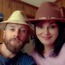 Maria Peck's Instagram, Twitter & Facebook