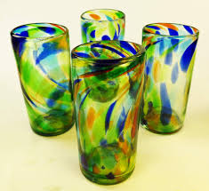 This gorgeous glass cup features clear glass topped with shiny golden confetti dots. Amazon Com Mexican Glass Liquid Confetti Swirl Tumblers Hand Blown 20 Oz Set Of 4 Tumblers Water Glasses