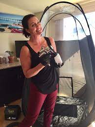 Glowing Reviews For Coronado S New Mobile Spray Tanning Business Coronado Glow Coronado Times