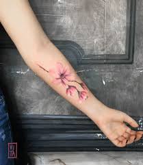 Magnolia Dipinta Su Un Avambraccio Booking Gil Purotattoostudio It Unfiorepersempre Oneflowerforever Tatuaggi Tatuaggi Floreali Tatuaggi Per Le Donne
