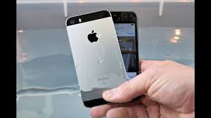 شاهد Iphone Se يعمل تحت الماء فلماذا لم تعلن أبل عن ذلك موقع سيدي
