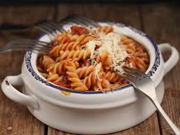 312 calorii, 12,5 g proteine, 4 g lipide, 43 g carbohidrati. Paste Cu Sos De Rosii