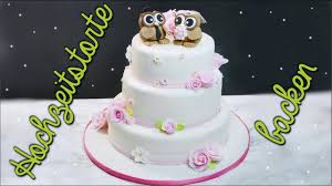 So könnt ihr sogar selber eine hochzeitstorte backen. Dreistockige Hochzeitstorte Backen Hochzeitstorte Selber Backen Dekorieren Mit Fondant Youtube