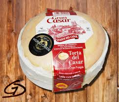 Exclusivamente con leche cruda de oveja de las razas merina y entrefina, cuya coagulacin se realiza con cuajo vegetal procedente del cardo cynara cardunculus, y cuya maduracin ser entre 60 das y 90 das. 18 Torta Del Casar Embutidos Extremenos Domingo Gordillo