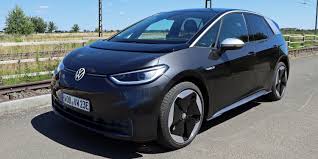 Visit your local department of motor vehicles (dmv) office to obtain an application, or visit the website for the how can i get a picture of my id? in the grand scheme of quora questions, this one is relatively easy to answer: Erste Testfahrt Vw Id 3 Uberflugelt Golf Auf Anhieb Electrive Net