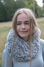 Faux Fur Hooded Cowl (Zippy Loom)