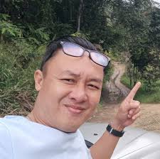 LELAKI INI BERNAMA CLARENCE LUING KARL @ MUHAMMAD KHALIL JOHN L. KARL.  DILAPOR MEMPUNYAI HUBUNGAN DENGAN PIHAK KESULTANAN SULU. ALAMAT TERAKHIR  BELIAU IALAH DI RH 55, JALAN RANAU LAMA, KAMPUNG BAWANG, TAMPARULI,