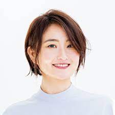 くせ毛風パーマと毛束感がしゃれ感を演出 さわやかリラックスショート 40代のショートヘア くせ毛風パーマ 髪型 トレンドヘア