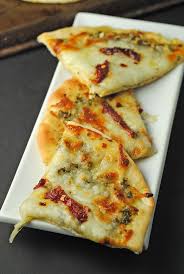 Grilled Pesto Mozzarella Sundried Tomato Flatbreads Recipes Cooking Recipes Food