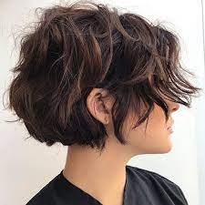 The short wavy hair is so in trend now. Short Layered Wavy Hair Novocom Top