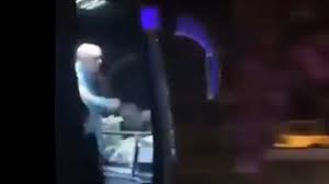 Bu sırada dışarıdan bir anda camlara vurulmaya başlandı. 8xr86n9sc0ec1m