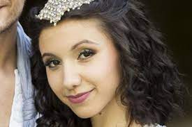 Az elsõ az abigél volt, a második a rudolf. Meszaros Arpad Zsolt Bemutatta Fiatal Szerelmet A Gyonyoru Krisztaval Cimlapon Szerepel Hazai Sztar Femina