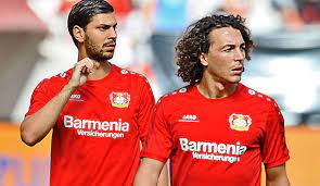 The thing about julian baumgartlinger is that his head is always swiveling. Leverkusens Aleksandar Dragovic Und Julian Baumgartlinger Im Portrat