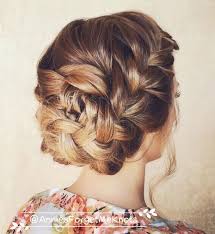 Also, even though weddings are still considered formal events to which black tie must be worn, they are becoming increasingly popular and casual. Wedding Guest Hair Howtowear Fashion