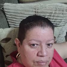 Sonríele y hazle caras cómicas a la vida! Las personas alrededor tuyo diran  "mira esos locos" pero al final terminan con una sonrisa, gracias a las  loqueras tuyas😂💜 Feliz Lunes mi gente!