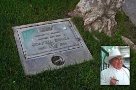 Sorrel Brooks Best Known As Boss Hogg On The Dukes Of Hazzard Famous Tombstones Famous Graves Grave Marker
