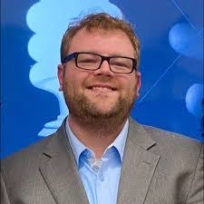 Kari Roe's Instagram, Twitter & Facebook