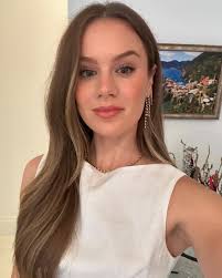 Vanessa Beretta's Instagram, Twitter & Facebook