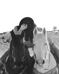 Ellie Ison (@ellieison235) • Instagram photos and videos