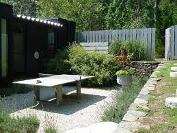 Before And After Jonathan Adler And Simon Doonan On Shelter Island Gardenista Garden Visits Shelter Island Backyard