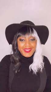 Shari Rivera's Instagram, Twitter & Facebook