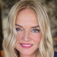 Rebecca Paris's Instagram, Twitter & Facebook