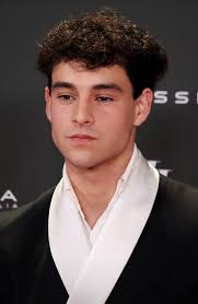 Las fotos de ayer de Ana Garcés, Maria Castro y Xavi Lock en la gala de los  premios “Insyyle en Serie” estaban guapísimos los tres!!🥰😍 “La Promesa”  ha sido la ganadora del