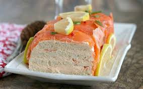 Dans cette terrine de poisson, on retrouve une partie moelleuse constituée de cabillaud et de pousses d'épinard en alternance avec des tranches de saumon. Terrine De Poisson Lignac Terrine De Poisson Lignac Terrine De Lotte Et Saint Tsusalaz